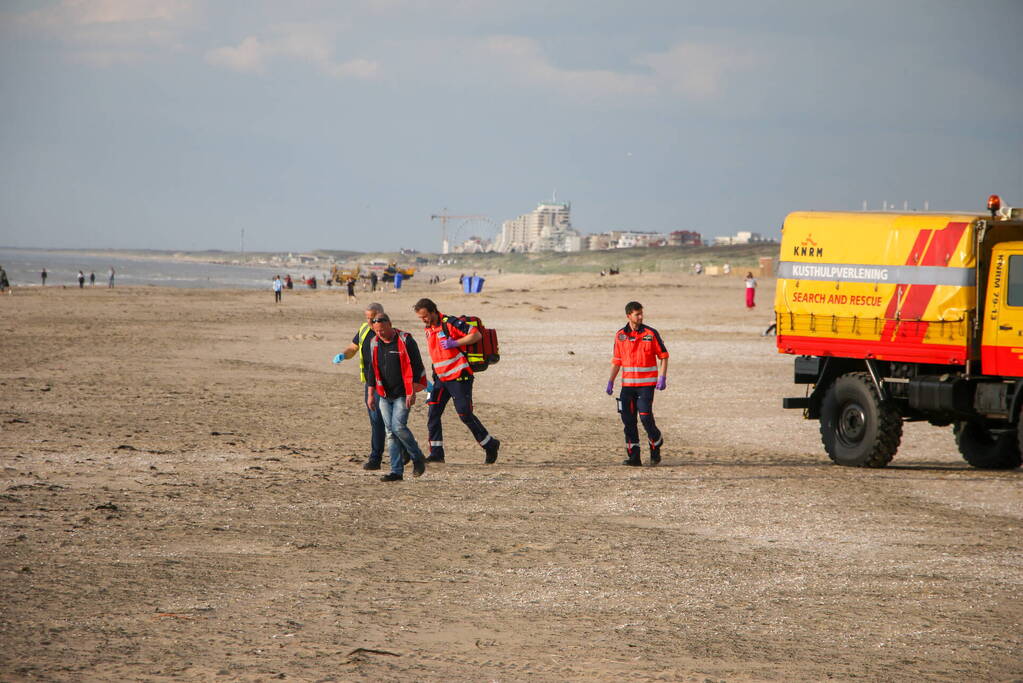 Zwemmer in ernstige toestand uit zee gered