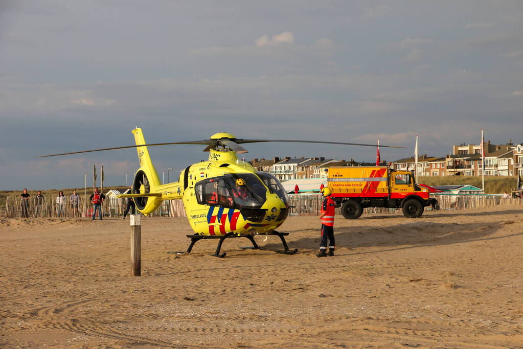 Zwemmer in ernstige toestand uit zee gered