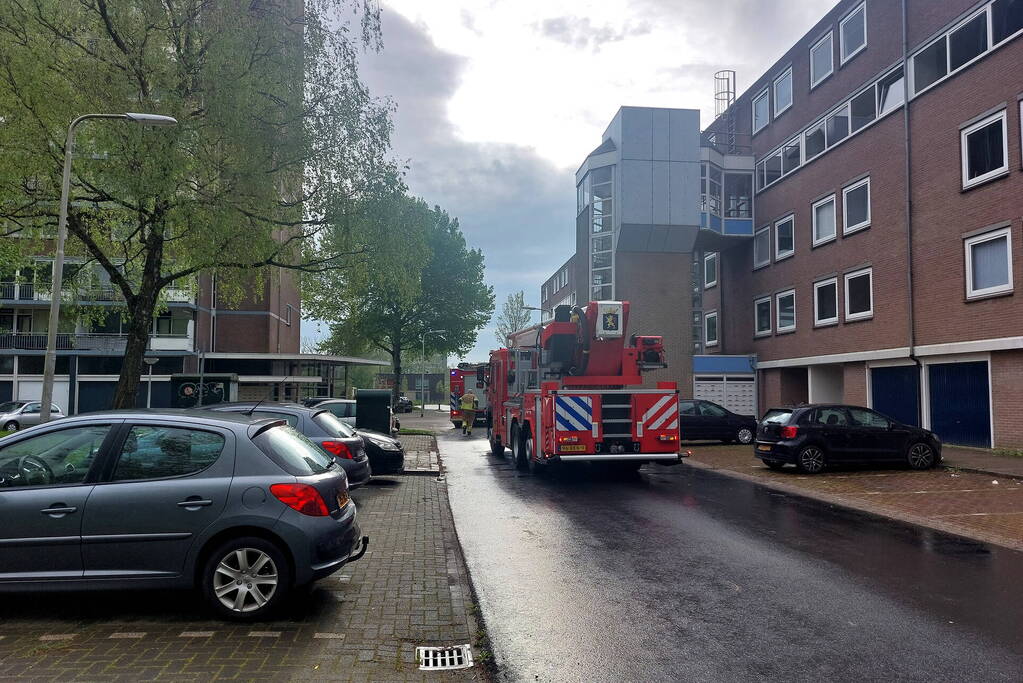 Brandweer ventileert appartement na brand in droger