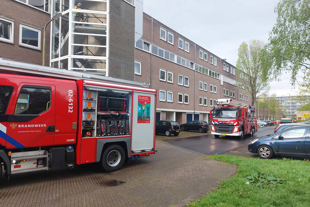 Brandweer ventileert appartement na brand in droger