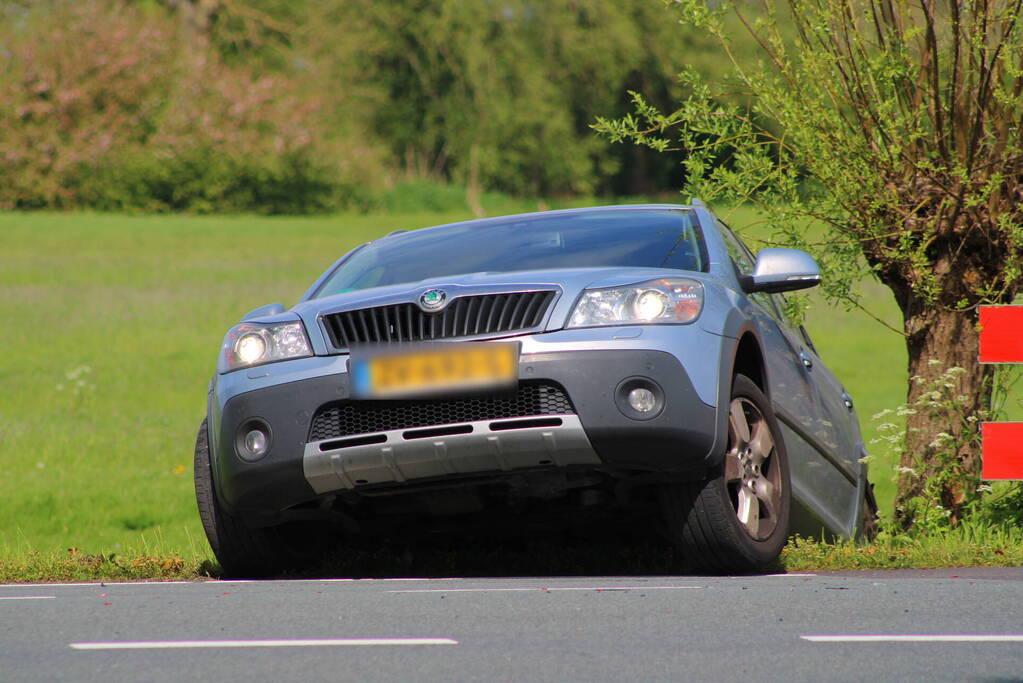 Personenauto geramd door bestelbus