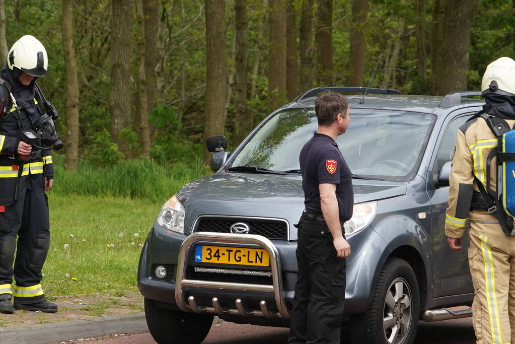 Brandweerman moet collega's bellen voor mogelijke brand in eigen auto