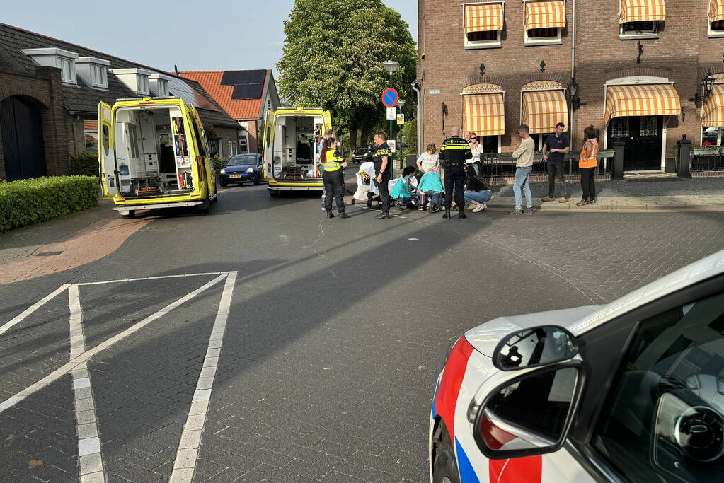 Scooter en fietser botsen en raken zwaargewond