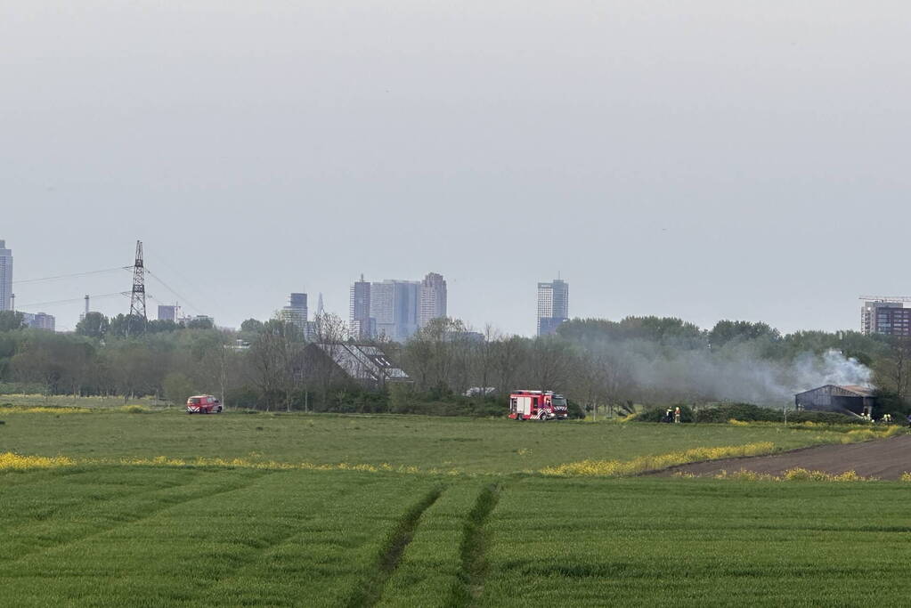 Uitslaande brand in verlaten schuur