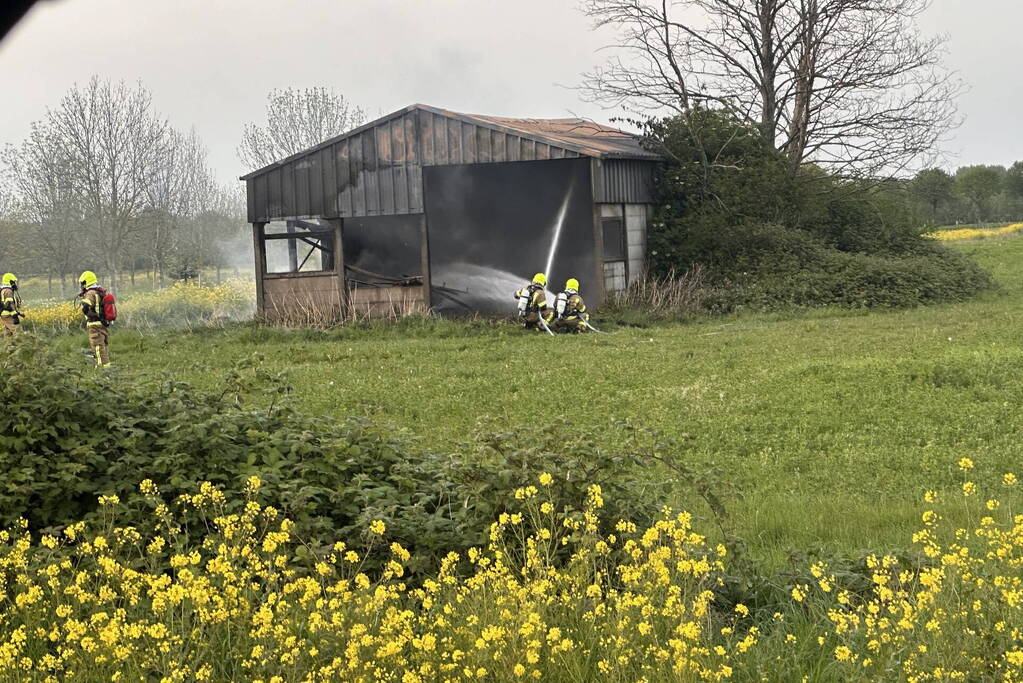 Uitslaande brand in verlaten schuur