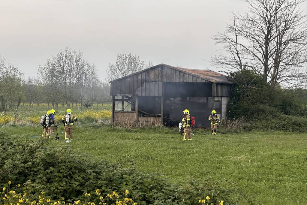 Uitslaande brand in verlaten schuur