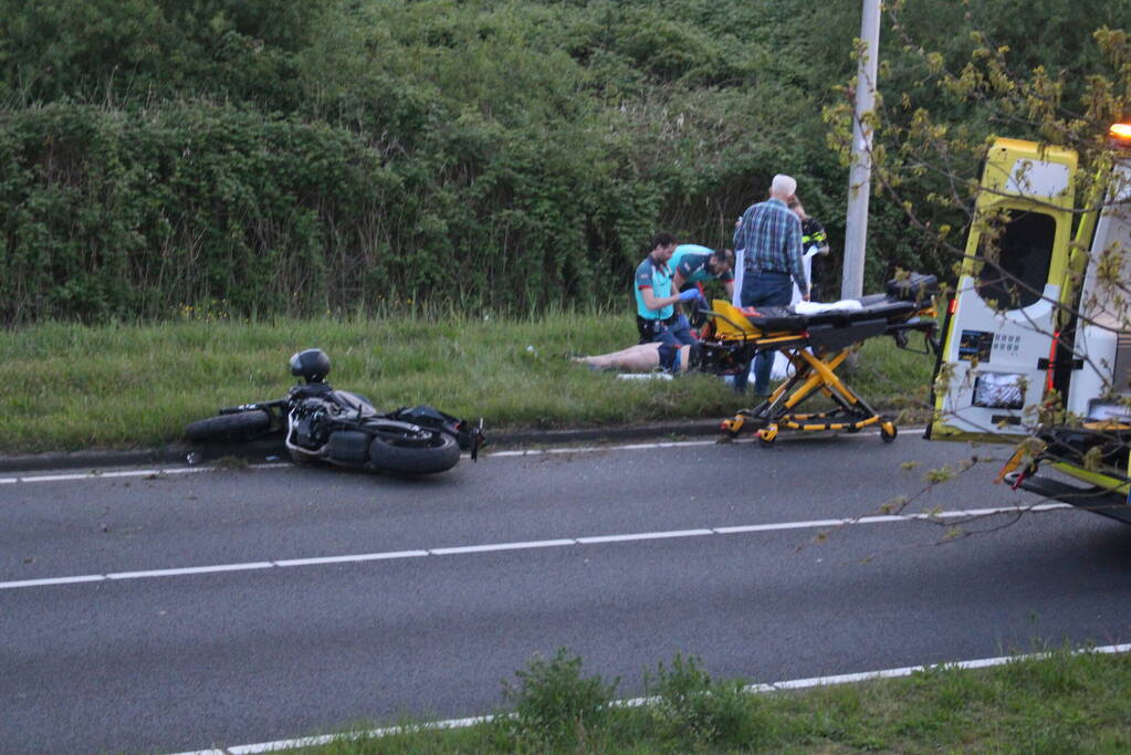 Motorrijder ernstig gewond na eenzijdig ongeval