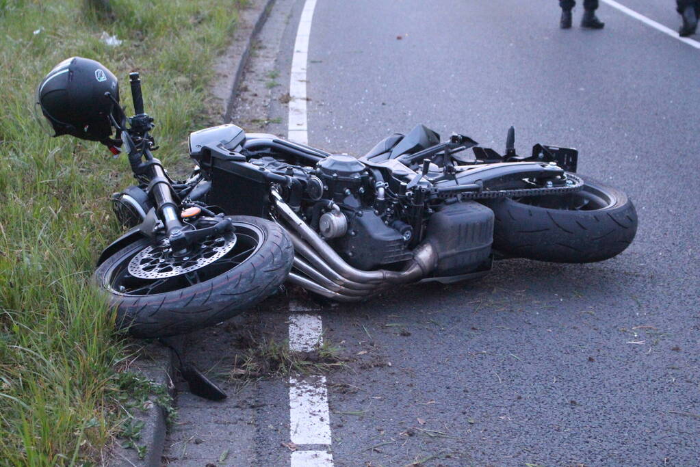 Motorrijder ernstig gewond na eenzijdig ongeval