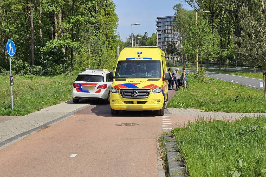 Vrouw op ebike hard ten val