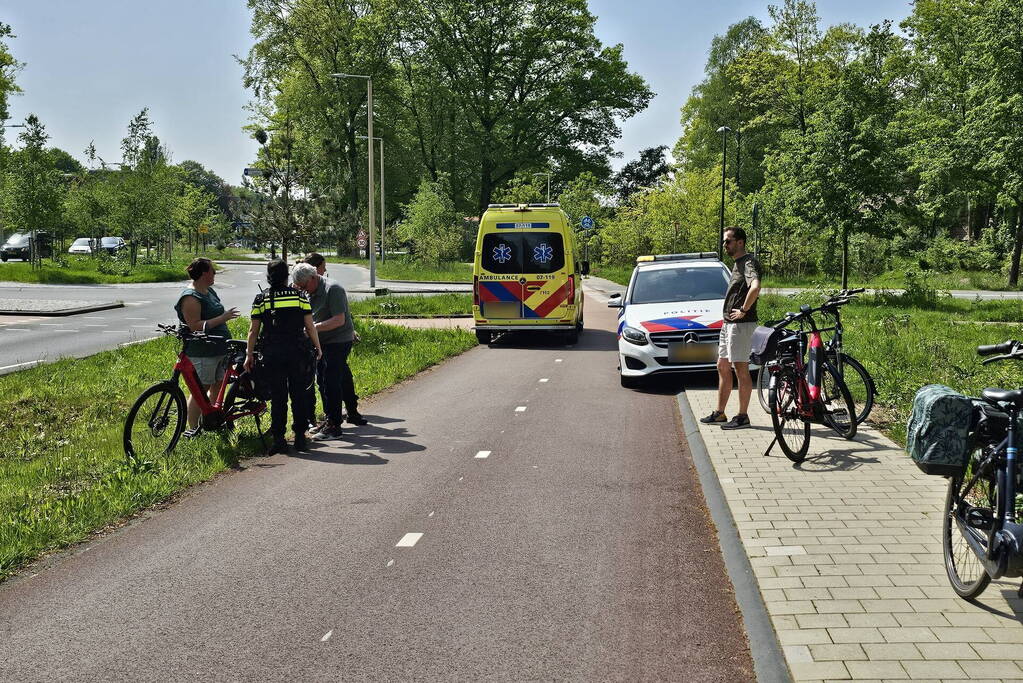 Vrouw op ebike hard ten val