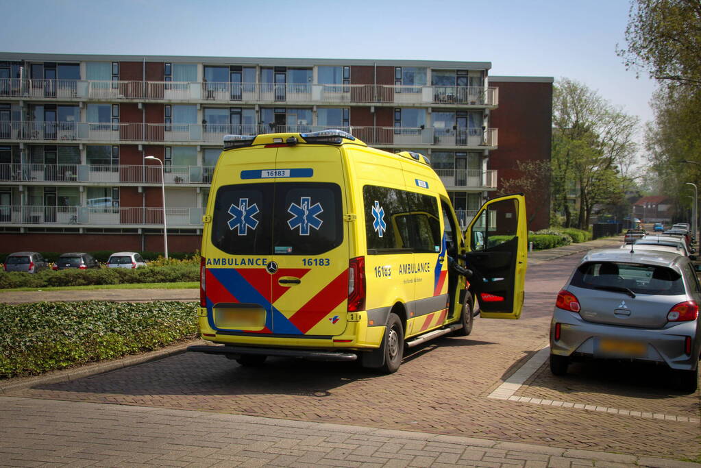 Brommerrijder aangereden door personenauto