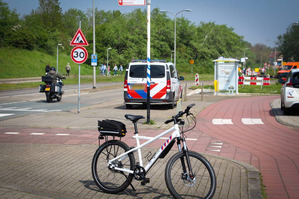 Brommerrijder aangereden door personenauto