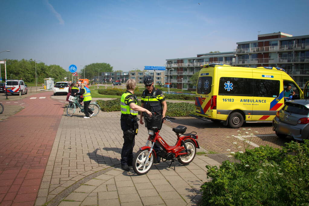 Brommerrijder aangereden door personenauto