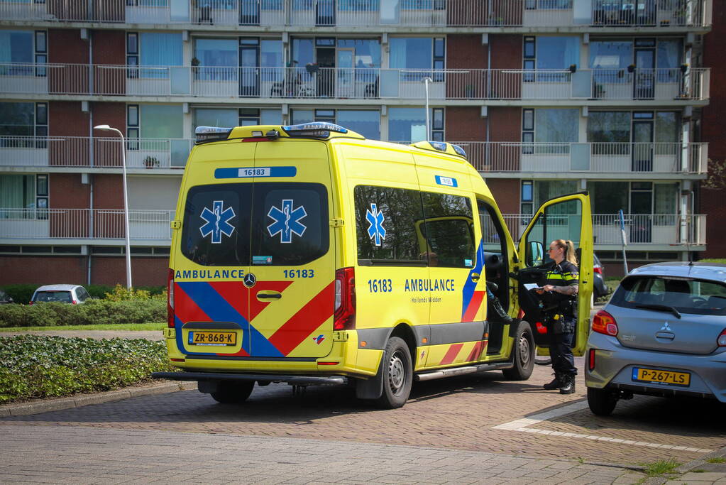 Brommerrijder aangereden door personenauto