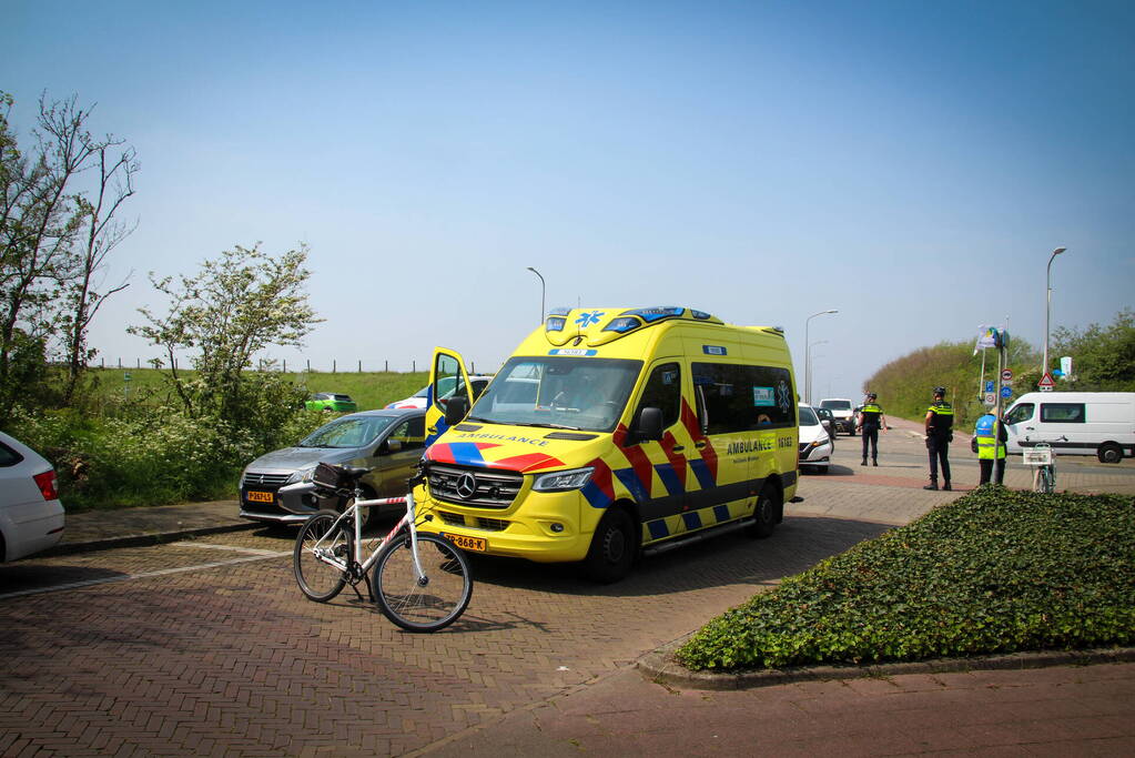 Brommerrijder aangereden door personenauto