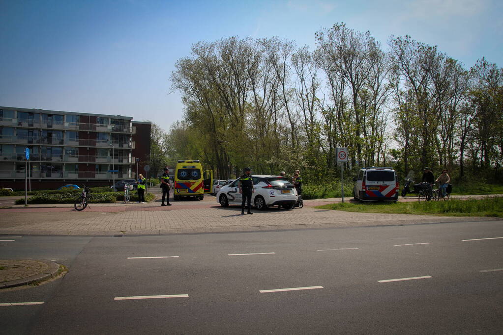 Brommerrijder aangereden door personenauto