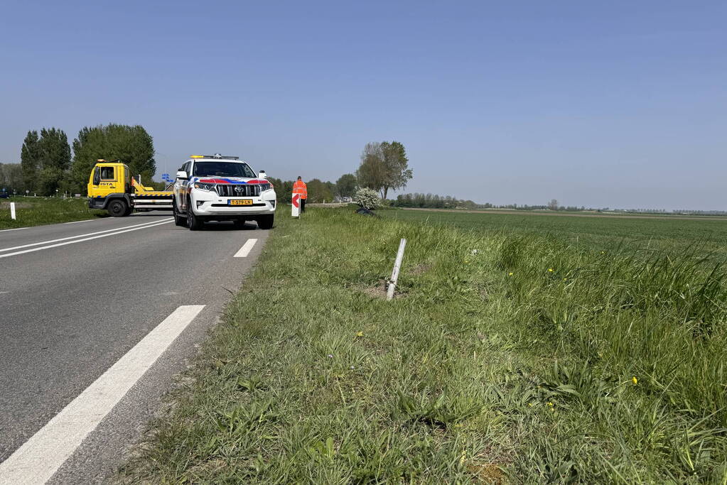 Auto belandt in de sloot