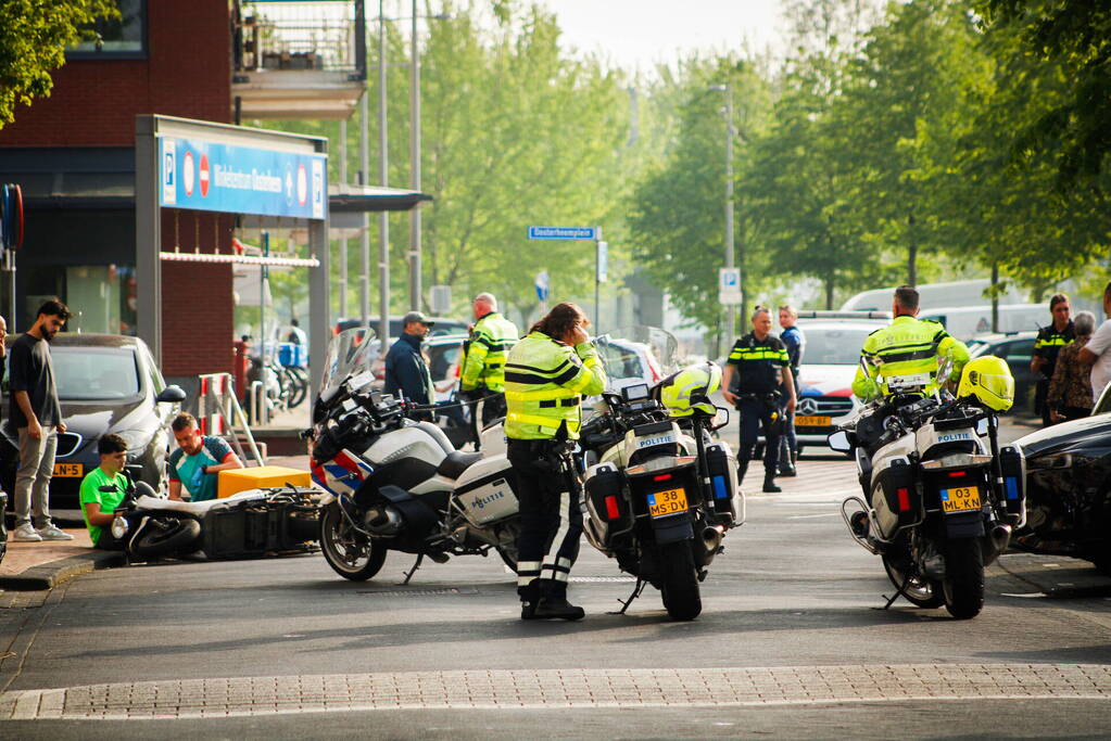 Oudere man zwaargewond bij botsing met maaltijdbezorger