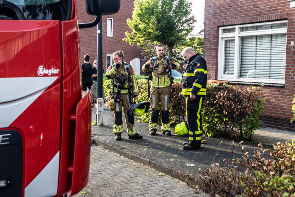 Kledingkast in slaapkamer vat vlam