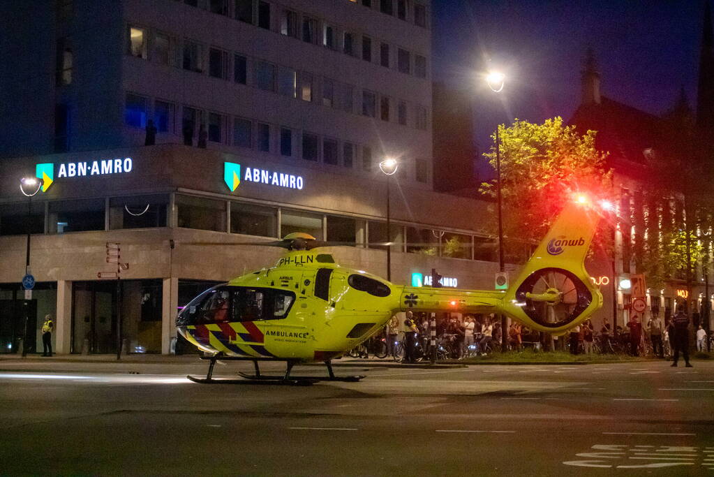 Traumahelikopter landt op kruising voor medische noodsituatie in bioscoop