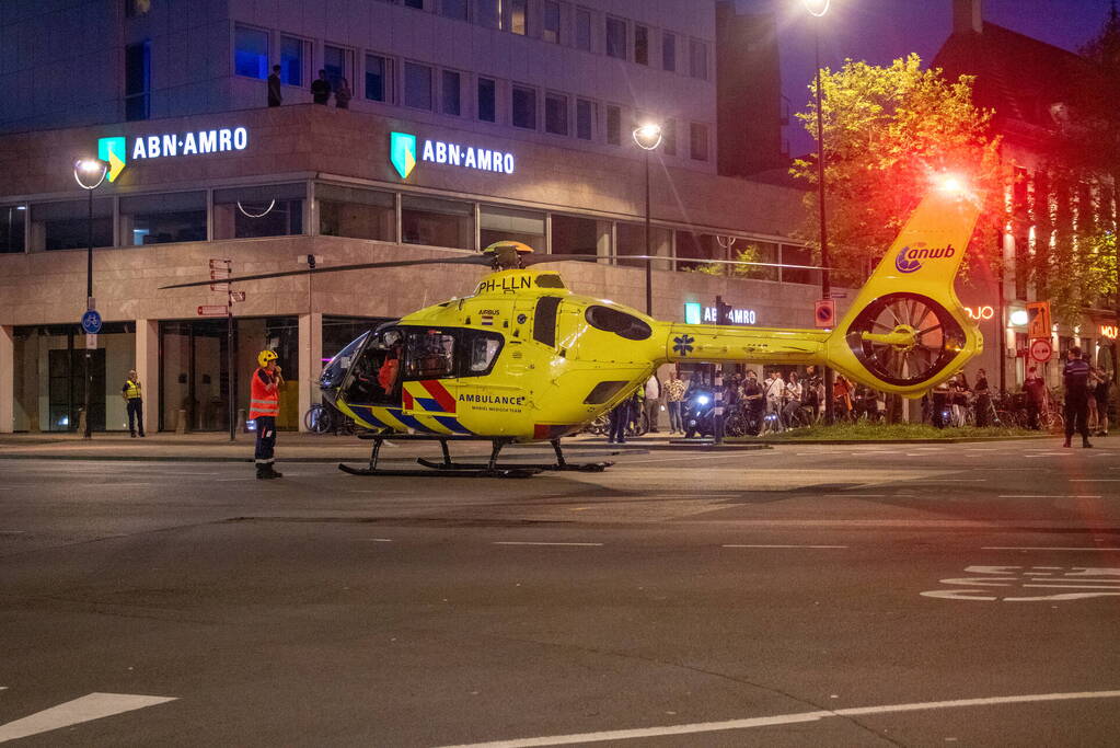 Traumahelikopter landt op kruising voor medische noodsituatie in bioscoop