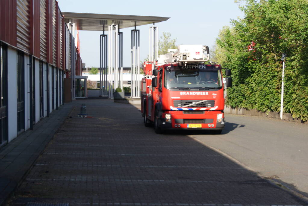 Brand bij bedrijf snel onder controle