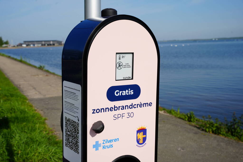 Twee zonnebrandcrèmepalen geplaatst