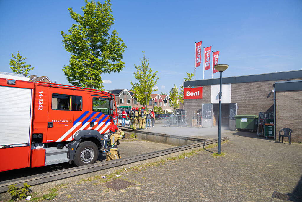 Gebroken slang bij Boni supermarkt zorgt voor brandweer inzet