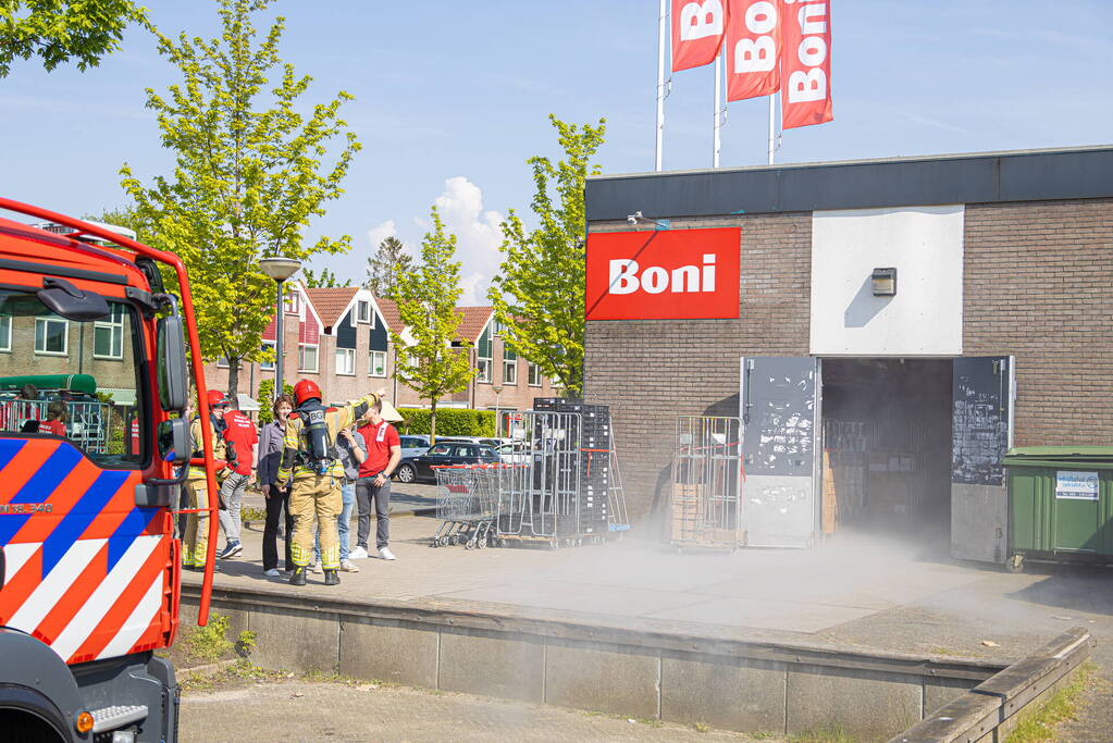 Gebroken slang bij Boni supermarkt zorgt voor brandweer inzet