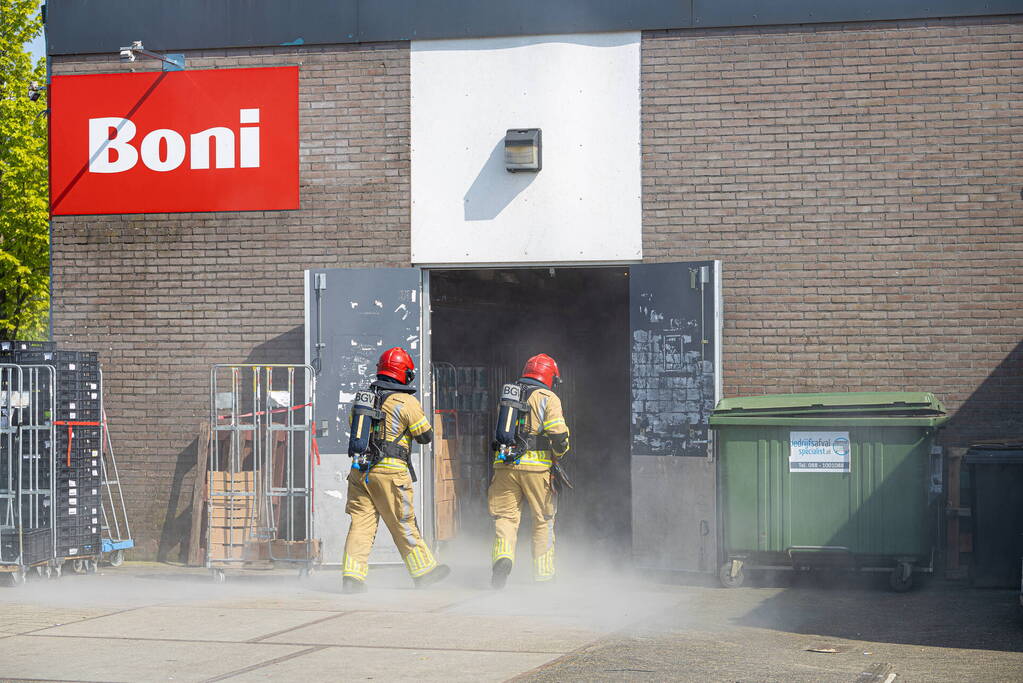 Gebroken slang bij Boni supermarkt zorgt voor brandweer inzet