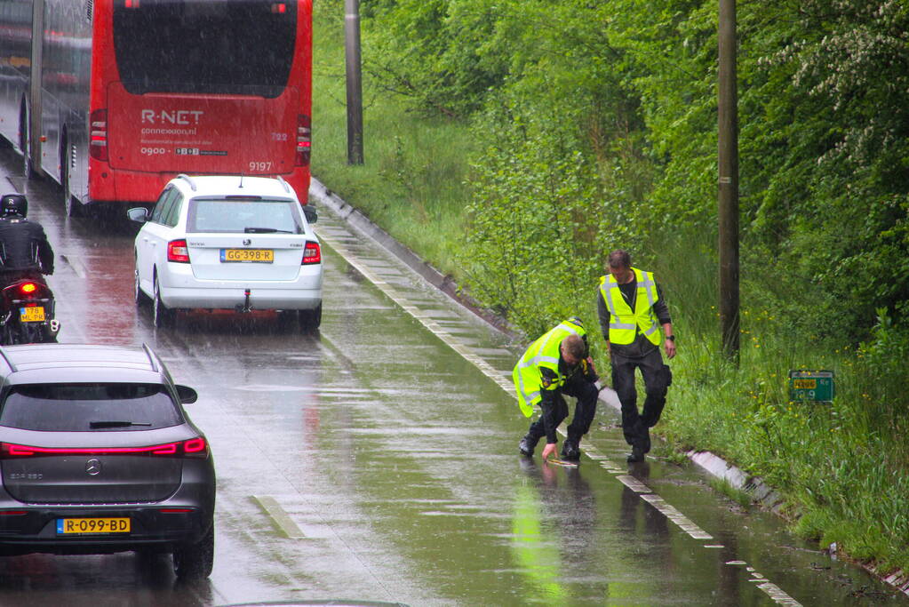 Dichte rijstrook door ongeval met lijnbus