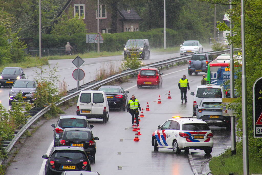 Dichte rijstrook door ongeval met lijnbus