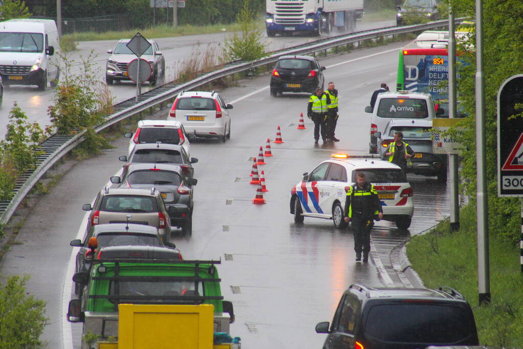 Dichte rijstrook door ongeval met lijnbus