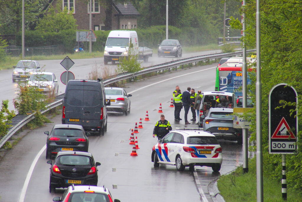 Dichte rijstrook door ongeval met lijnbus