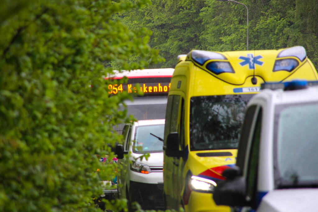 Dichte rijstrook door ongeval met lijnbus