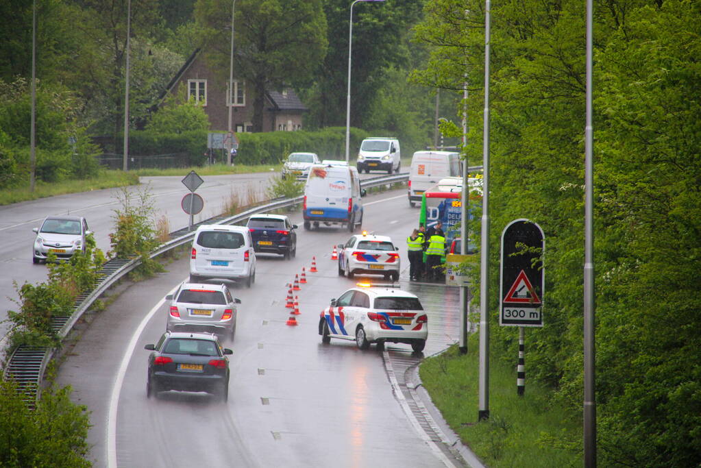 Dichte rijstrook door ongeval met lijnbus