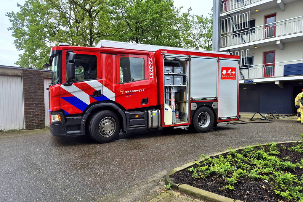 Flinke rookontwikkeling bij brand in berging