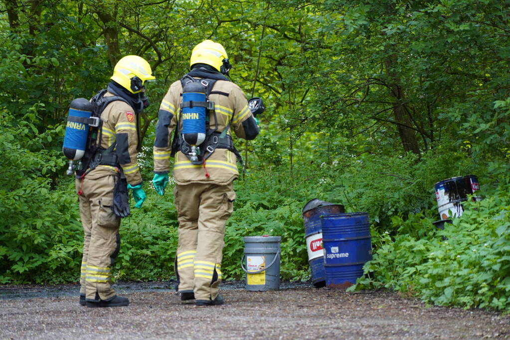 Dumping van vaten in Streekbos