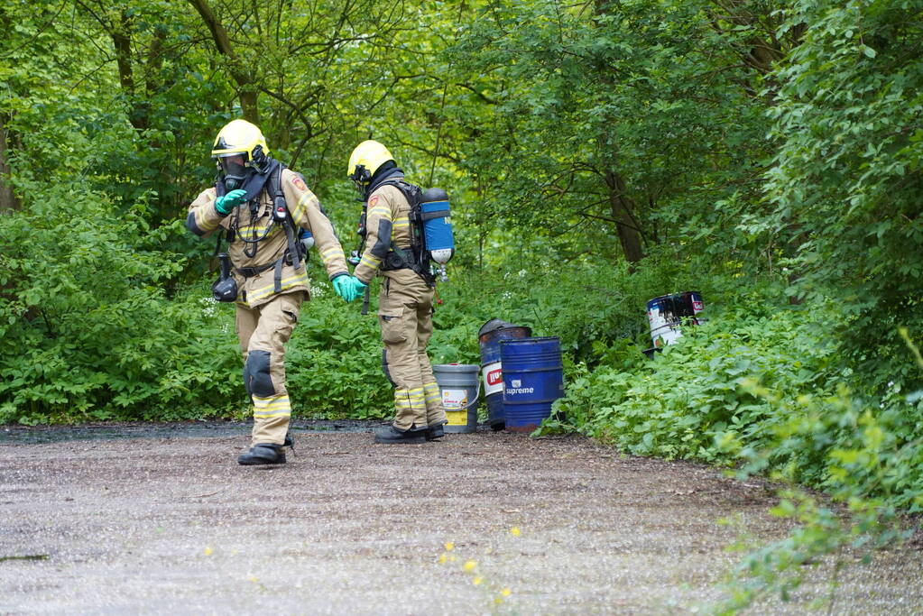 Dumping van vaten in Streekbos