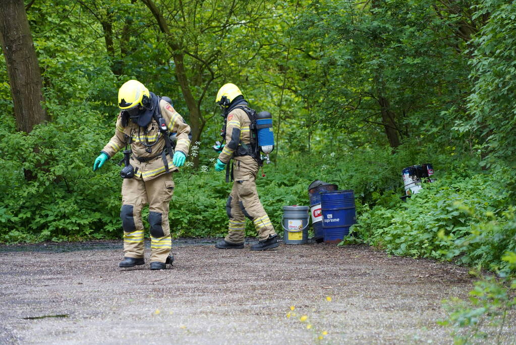 Dumping van vaten in Streekbos