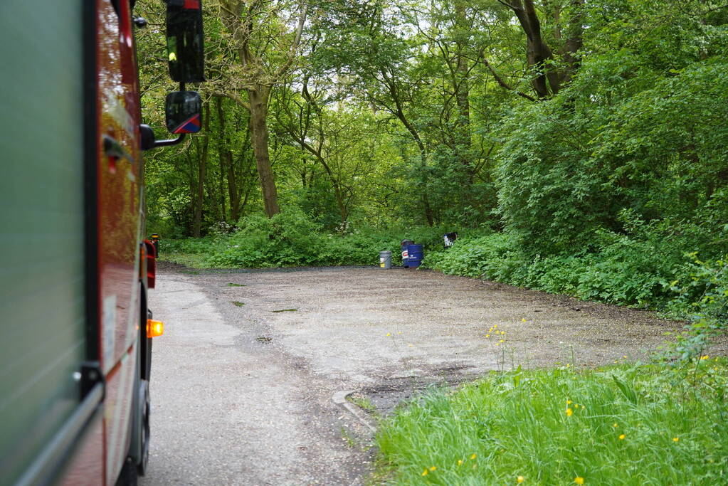 Dumping van vaten in Streekbos