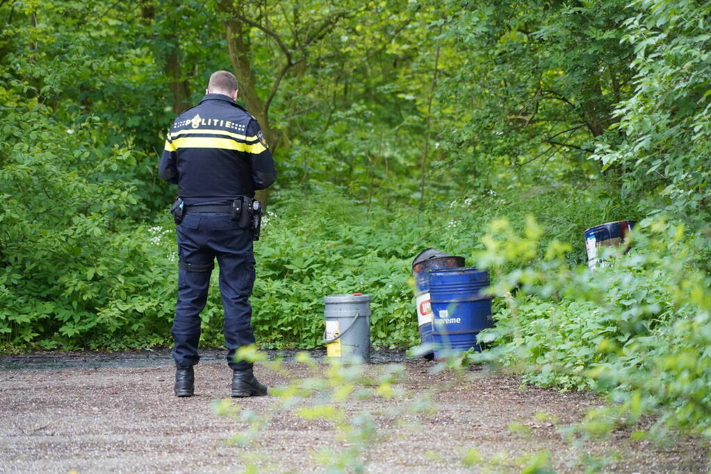 Dumping van vaten in Streekbos