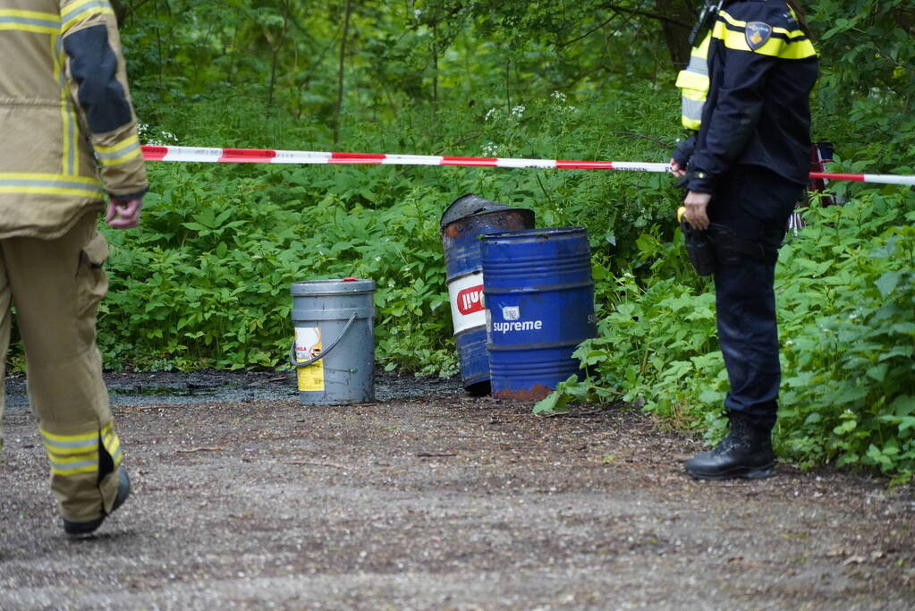 Dumping van vaten in Streekbos