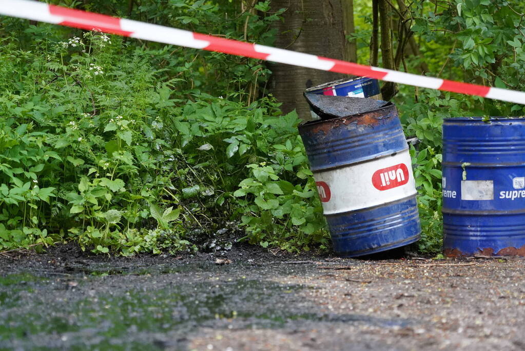 Dumping van vaten in Streekbos