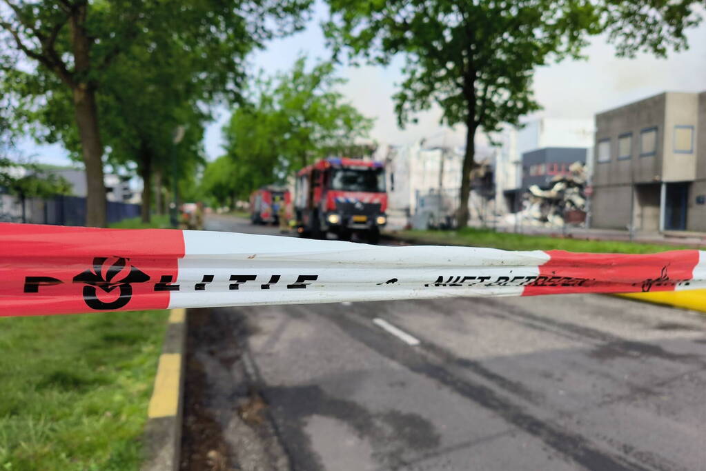 Brand na dag van uitbreken nog steeds niet onder controle