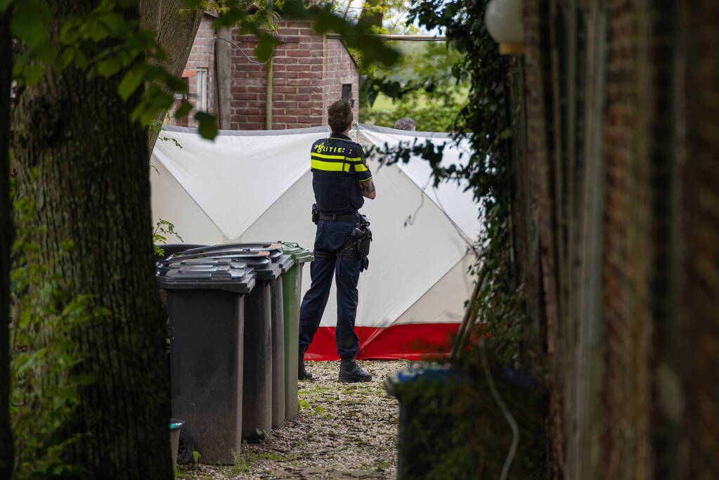 Onderzoek naar overleden persoon bij boerderij