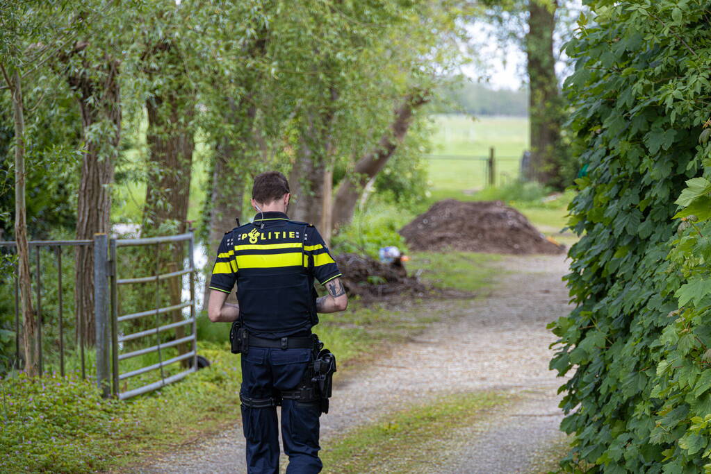 Onderzoek naar overleden persoon bij boerderij