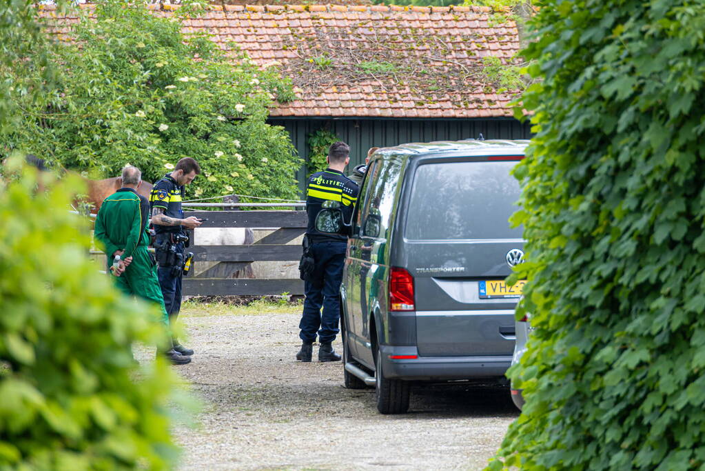 Onderzoek naar overleden persoon bij boerderij