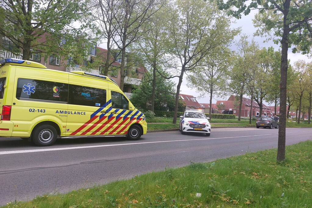 Scooterrijder en automobilist in botsing