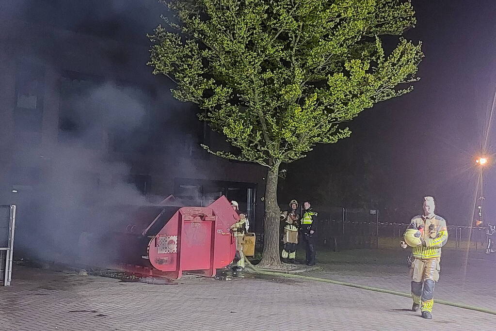 Flinke rookontwikkeling bij brand in container